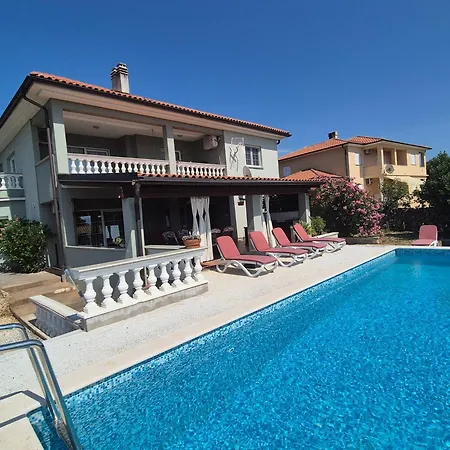 Aleksandar Apartmán Šmrika